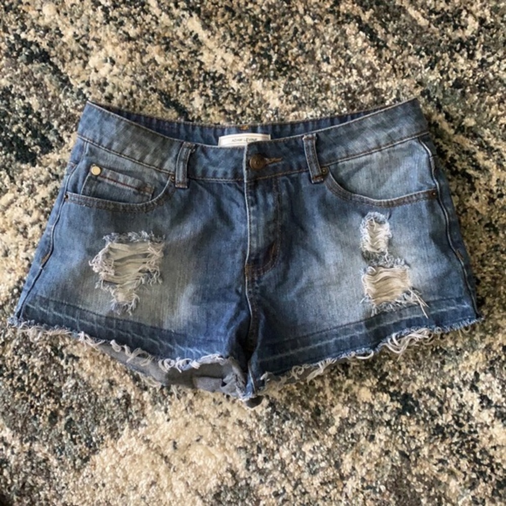 Adam Levine Women’s Juniors Distressed Cut Off